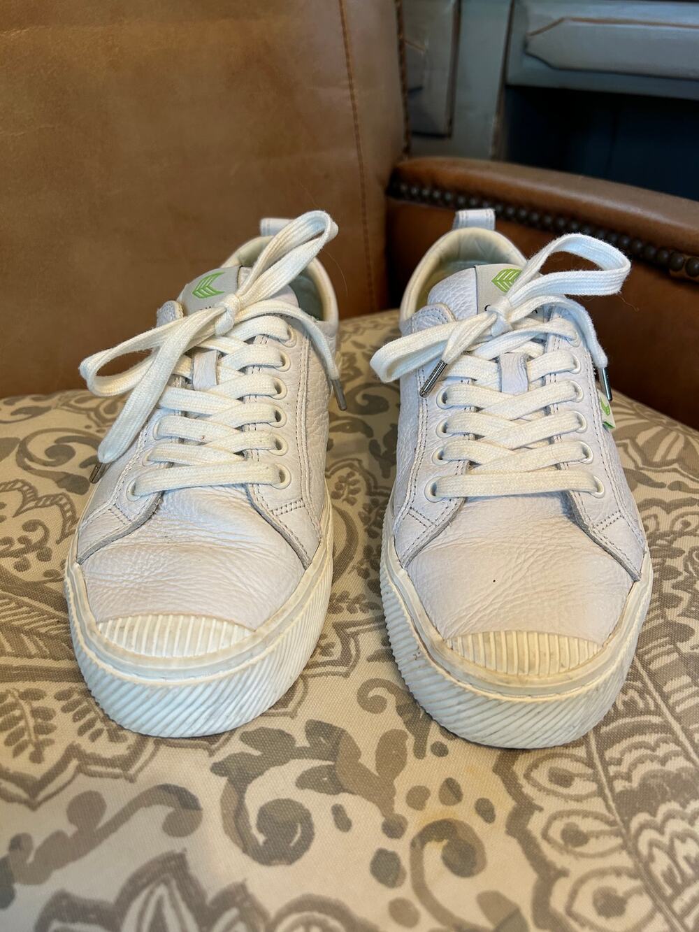 Cariuma OCA low white premium leather sneakers womens 10